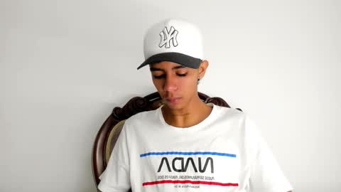 Snapshot of dikey_18 chatting on 18, 2, 2025 dikey_18 online show from 18, 2, 2025