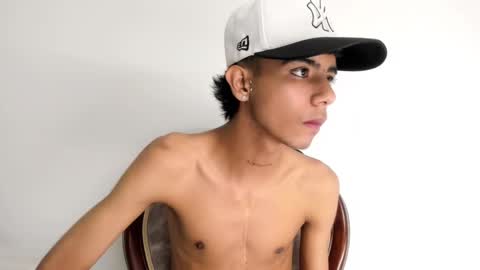 Snapshot of dikey_18 chatting on 19, 2, 2025 dikey_18 online show from 19, 2, 2025