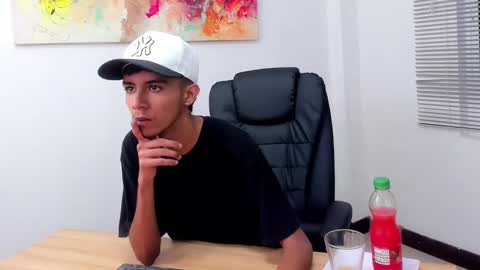 Snapshot of dikey_18 chatting on 28, 2, 2025 dikey_18 online show from 28, 2, 2025