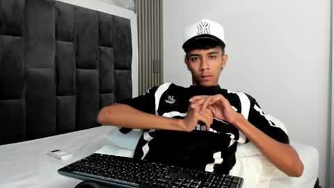 Snapshot of dikey_18 chatting on 8, 3, 2025 dikey_18 online show from 8, 3, 2025