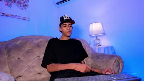 Snapshot of dikey_18 chatting on 29, 9, 2025 dikey_18 online show from 29, 9, 2025