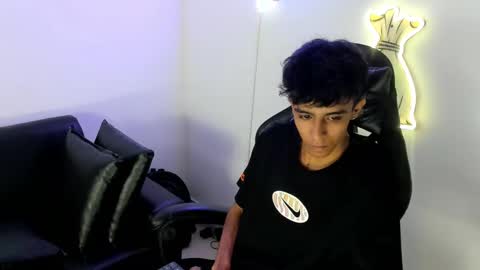 Snapshot of dikey_18 chatting on 2, 10, 2025 dikey_18 online show from 2, 10, 2025