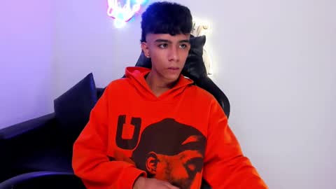 Snapshot of dikey_18 chatting on 5, 11, 2025 dikey_18 online show from 5, 11, 2025