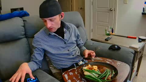 Snapshot of dilldough405 chatting on 10, 12, 2024 Dilldough405 online show from 10, 12, 2024