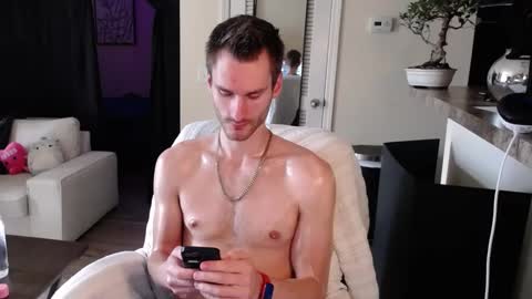 Snapshot of dimitri_4793 chatting on 4, 2, 2025 Meechii online show from 4, 2, 2025