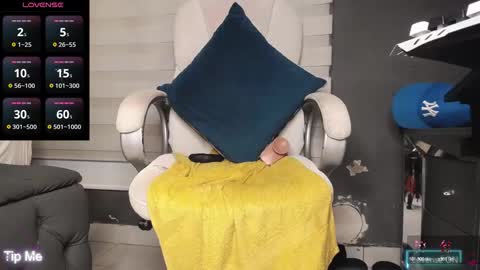 Snapshot of dirty_27cms chatting on 23, 11, 2025 dirty_27cms online show from 23, 11, 2025