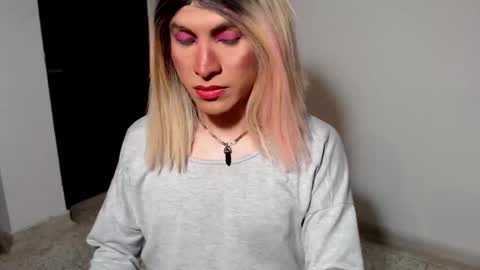 Snapshot of dirtydanezka chatting on 19, 11, 2025 dirtydanezka online show from 19, 11, 2025