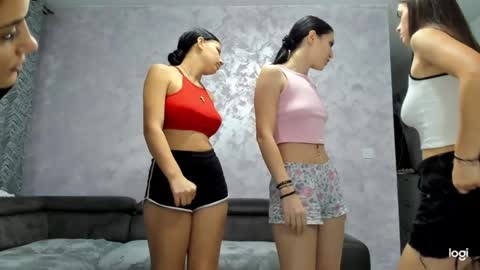 Gyna    Josie    online show from 18, 10, 2025