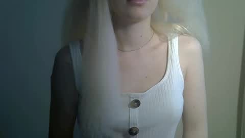 Snapshot of ditamilton chatting on 1, 11, 2025 DitaMilton online show from 1, 11, 2025