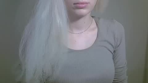 Snapshot of ditamilton chatting on 3, 11, 2025 DitaMilton online show from 3, 11, 2025