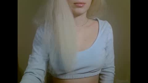 Snapshot of ditamilton chatting on 4, 11, 2025 DitaMilton online show from 4, 11, 2025