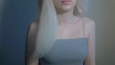 Snapshot of ditamilton chatting on 6, 11, 2025 DitaMilton online show from 6, 11, 2025