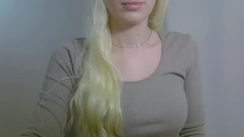 Snapshot of ditamilton chatting on 15, 11, 2025 DitaMilton online show from 15, 11, 2025