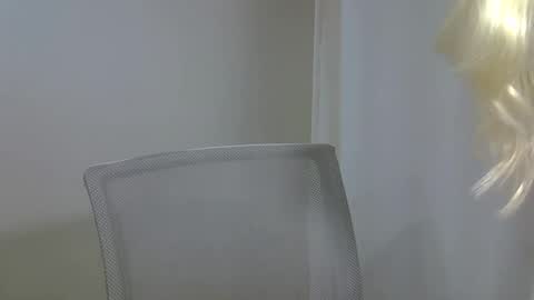 Snapshot of ditamilton chatting on 20, 11, 2025 DitaMilton online show from 20, 11, 2025