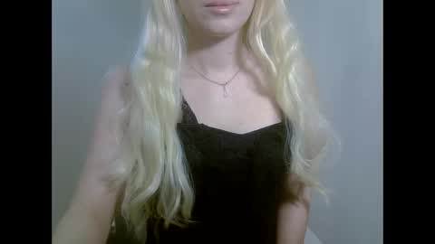 Snapshot of ditamilton chatting on 21, 11, 2025 DitaMilton online show from 21, 11, 2025