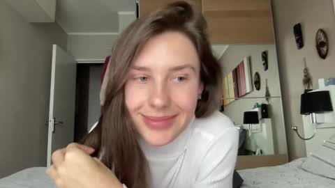 Snapshot of divine_beauty_girl chatting on 4, 2, 2025 Valerie online show from 4, 2, 2025