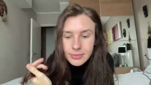 Snapshot of divine_beauty_girl chatting on 5, 2, 2025 Valerie online show from 5, 2, 2025