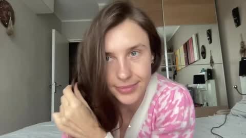 Snapshot of divine_beauty_girl chatting on 6, 2, 2025 Valerie online show from 6, 2, 2025