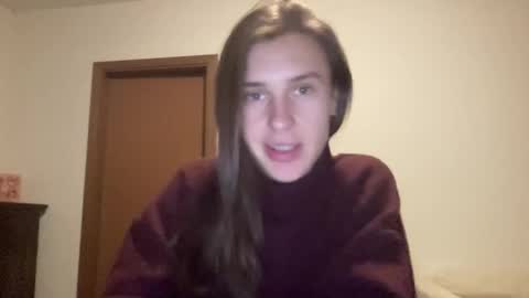 Snapshot of divine_beauty_girl chatting on 8, 2, 2025 Valerie online show from 8, 2, 2025