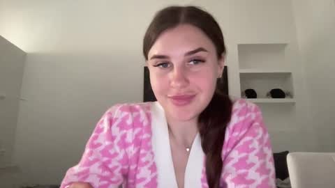 Snapshot of divine_beauty_girl chatting on 6, 3, 2025 Valerie online show from 6, 3, 2025