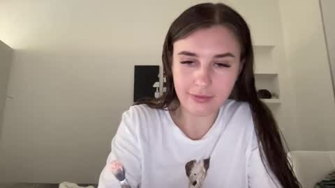 Snapshot of divine_beauty_girl chatting on 7, 3, 2025 Valerie online show from 7, 3, 2025
