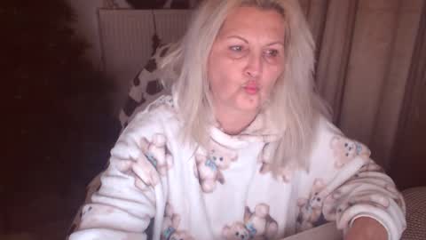 Snapshot of divineblond chatting on 19, 11, 2025 Alexxa online show from 19, 11, 2025