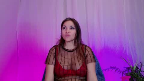Snapshot of divinelynn chatting on 1, 1, 2025 DivineLynn online show from 1, 1, 2025