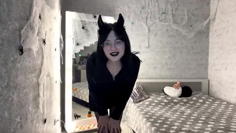 Annie PVT IS OPEN online show from 26, 10, 2025