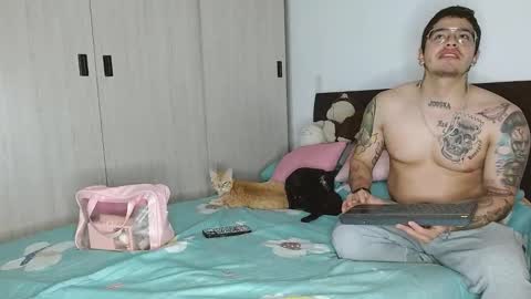 Auro and Santiago online show from 9, 2, 2025