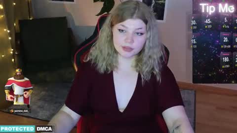 Snapshot of doll_chloe_ chatting on 4, 1, 2025 Chloe online show from 4, 1, 2025