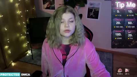 Snapshot of doll_chloe_ chatting on 5, 1, 2025 Chloe online show from 5, 1, 2025