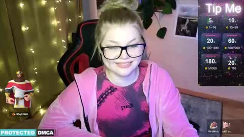 Snapshot of doll_chloe_ chatting on 5, 1, 2025 Chloe online show from 5, 1, 2025