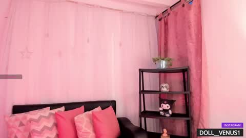 Snapshot of doll_venus chatting on 25, 1, 2025 Roxana independent model can you help me reach 100 hands up uwu online show from 25, 1, 2025