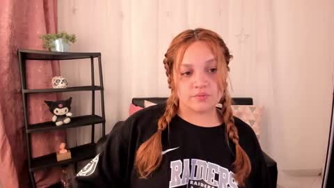 Snapshot of doll_venus chatting on 1, 2, 2025 Roxana independent model can you help me reach 100 hands up uwu online show from 1, 2, 2025