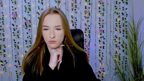 Snapshot of doll_vey chatting on 4, 3, 2025 doll_vey online show from 4, 3, 2025