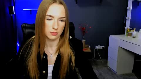 Snapshot of doll_vey chatting on 6, 3, 2025 doll_vey online show from 6, 3, 2025