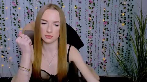 Snapshot of doll_vey chatting on 10, 3, 2025 doll_vey online show from 10, 3, 2025