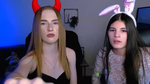 Snapshot of doll_vey chatting on 12, 9, 2025 doll_vey online show from 12, 9, 2025