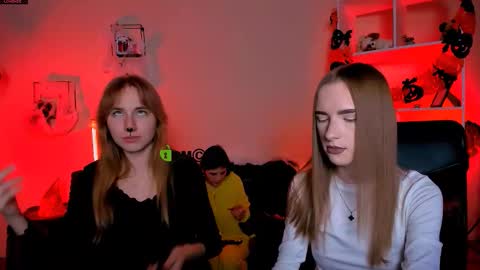 Snapshot of doll_vey chatting on 21, 10, 2025 doll_vey online show from 21, 10, 2025