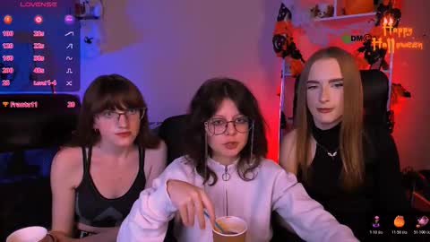 Snapshot of doll_vey chatting on 2, 11, 2025 doll_vey online show from 2, 11, 2025