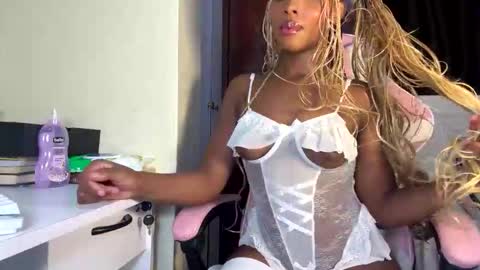 Snapshot of dolldol18 chatting on 24, 3, 2026 Doll online show from 24, 3, 2026