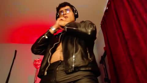 Snapshot of dom2travelers_sm chatting on 10, 9, 2025 Diego Castell online show from 10, 9, 2025