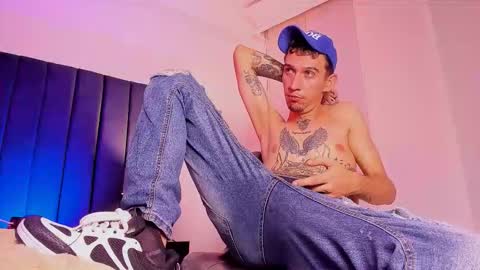 dominik_thompson777 online show from 5, 11, 2025