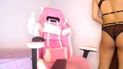   online show from 20, 10, 2025