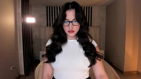 Snapshot of dominiquevega_ chatting on 28, 9, 2025 Dominique online show from 28, 9, 2025