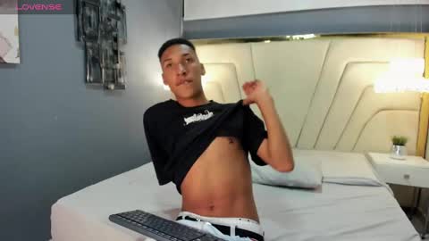 Domminick18 online show from 1, 10, 2025