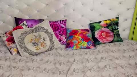 DonnaGriffin online show from 5, 11, 2025