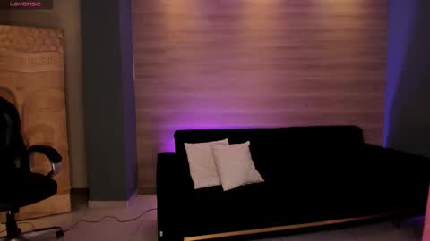  Donna Stonne  online show from 28, 10, 2025