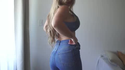 Snapshot of donnna19 chatting on 9, 10, 2025 Donatella online show from 9, 10, 2025