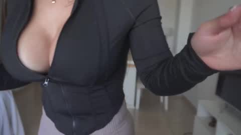 Snapshot of donnna19 chatting on 21, 10, 2025 Donatella online show from 21, 10, 2025